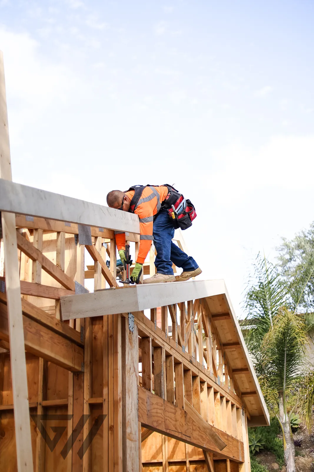 Carpenter setting a top plate